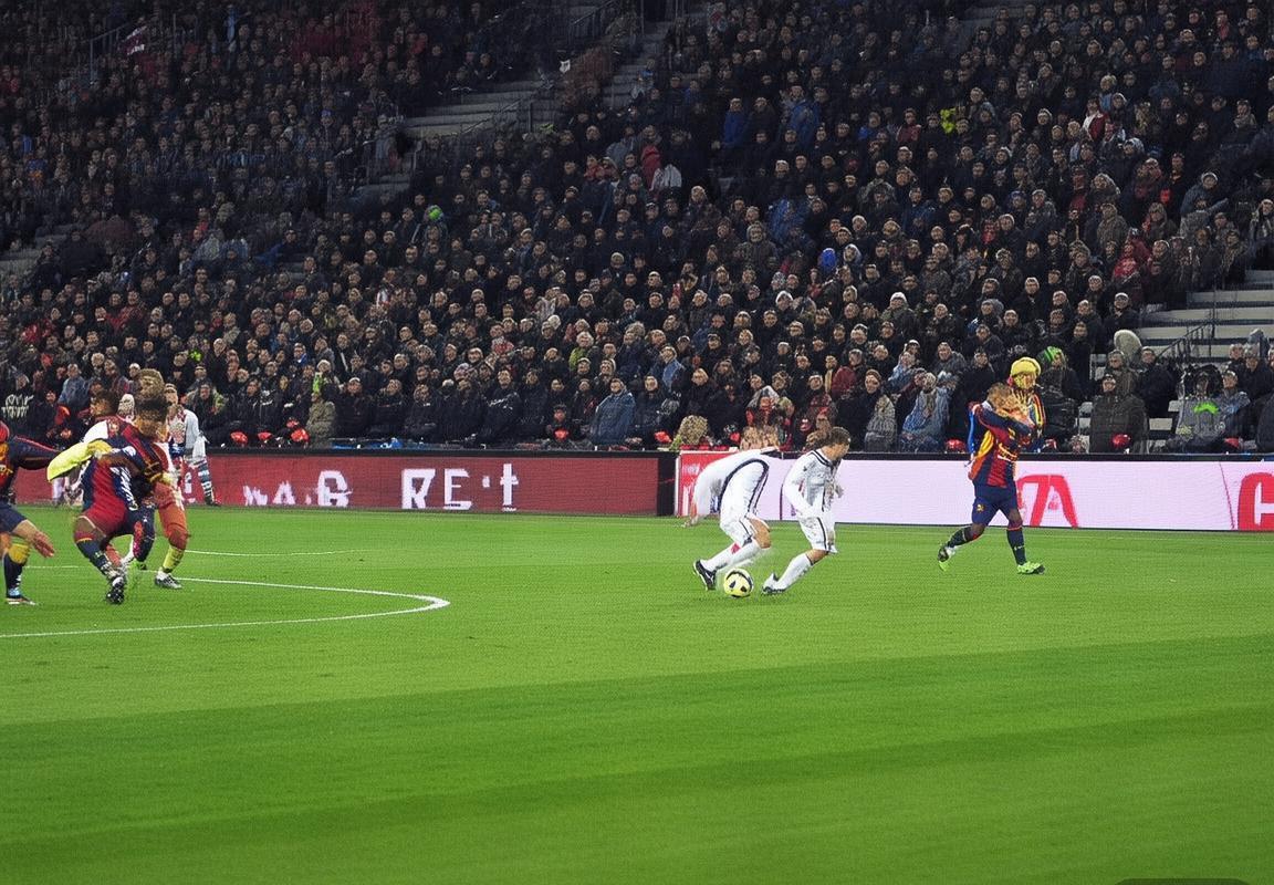 巴塞罗那VS PSV埃因霍温：欧洲联赛焦点战精彩回顾(图3)